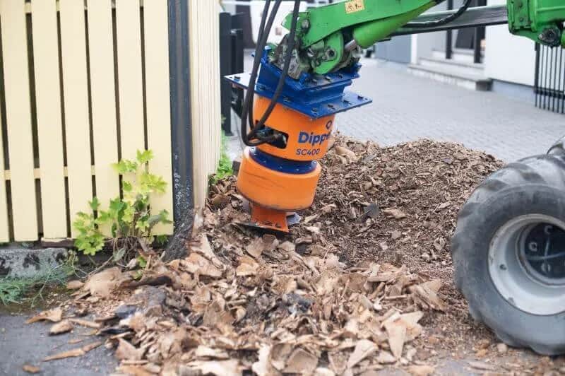 Frezarki do pni drzew - jak wybrać najlepszą i najwydajniej pozbyć się korzeni?