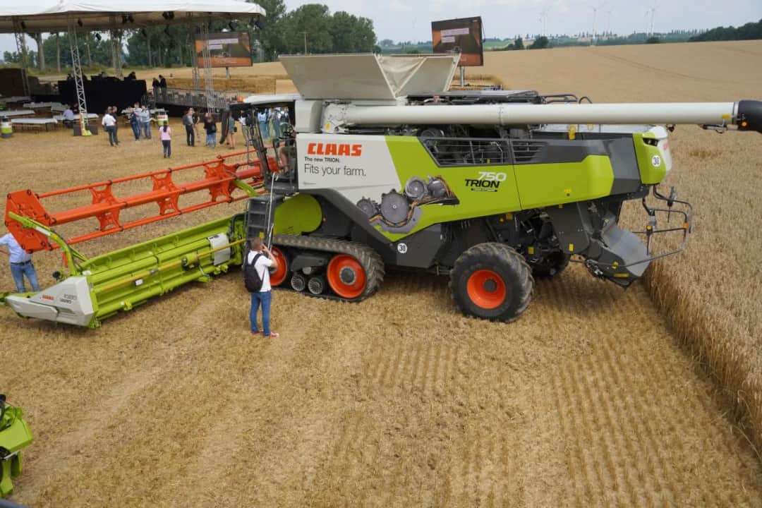 Kursy i uprawnienia na kombajn zbożowy - zdobądź wymagane kwalifikacje!