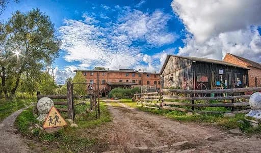 Agroturystyka Damno Młyn: Relaks nad Łupawą w sercu natury