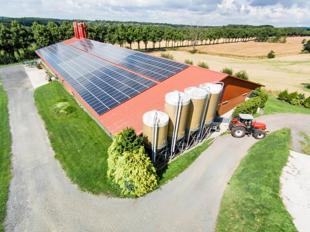 Fotowoltaika na polu: Jakie są główne korzyści i wyzwania dla rolników?