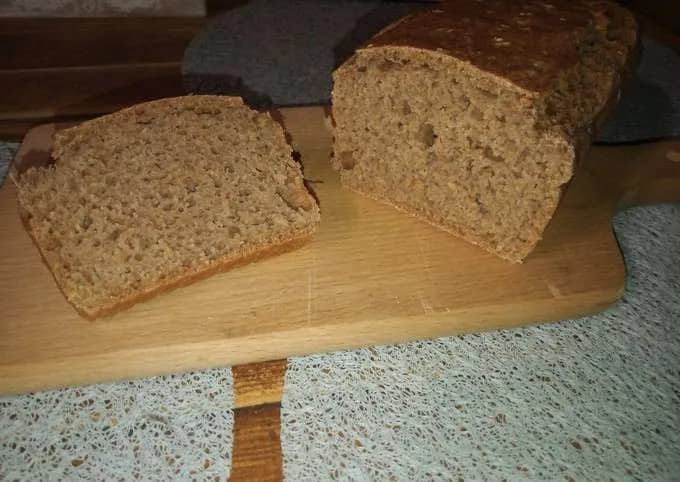 Chleb z płaskurki i orkiszu: korzyści zdrowotne i prosty przepis