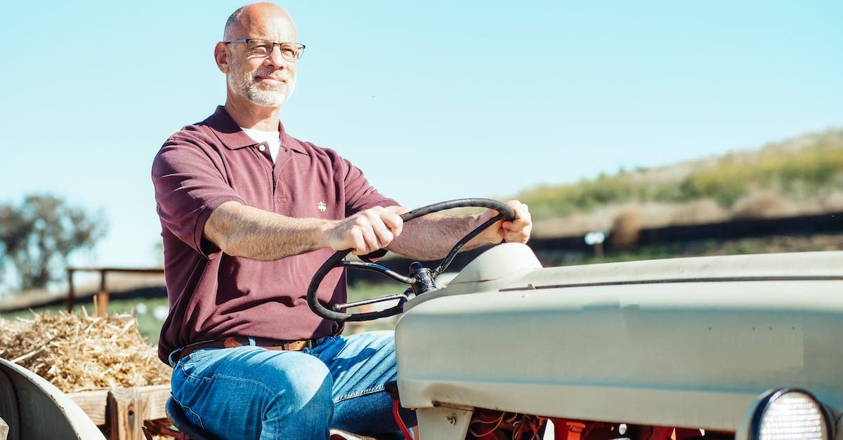 Ciągniki dla dużych gospodarstw 50 ha - jak znaleźć najlepszy?