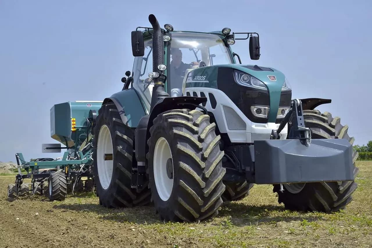 Opinie o ciągnikach Arbos: Czy inwestycja w te maszyny jest opłacalna?