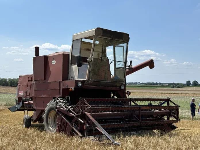 Kombajn Bizon Z056 - najlepszy kombajn pod słońcem? Zobacz dlaczego warto go kupić