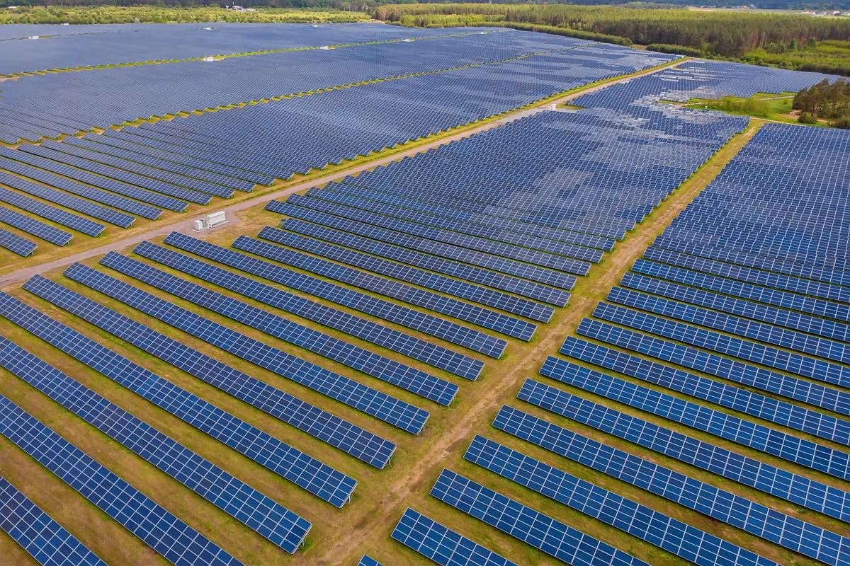 Dzierżawa ziemi pod fotowoltaikę: Co warto wiedzieć o gruncie i umowie?