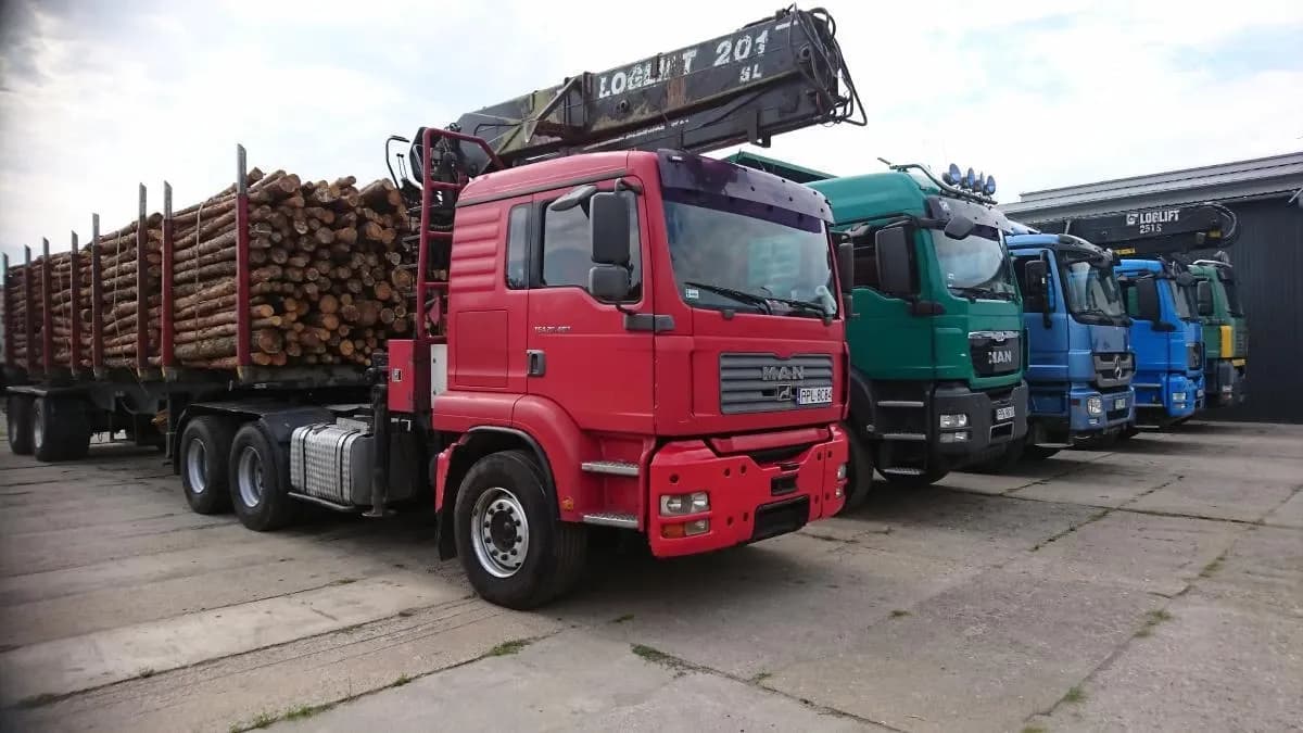 Samochody ciężarowe do transportu drewna - jakie wybrać, żeby transport był bezpieczny i opłacalny?