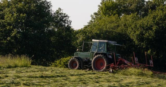 Wał do pługa obrotowego: Regulacje i ustawienia dla lepszej efektywności