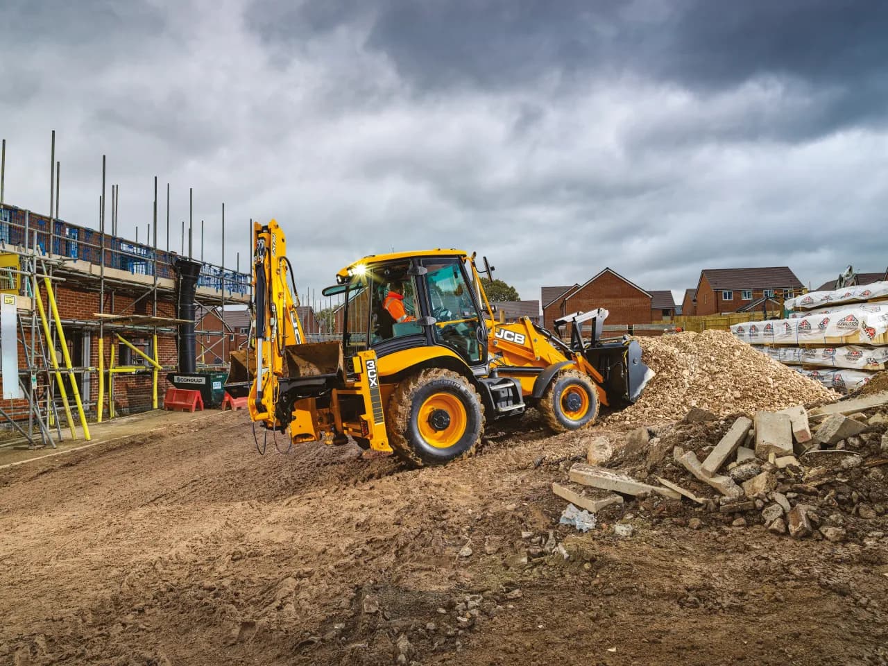 Koparko-ładowarka JCB 3CX - sprawdź opinie i parametry popularnej maszyny budowlanej