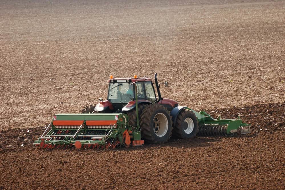 Filtracja w dobie norm Stage V: Dlaczego silniki w nowoczesnych ciągnikach rolniczych nie wybaczają kurzu?