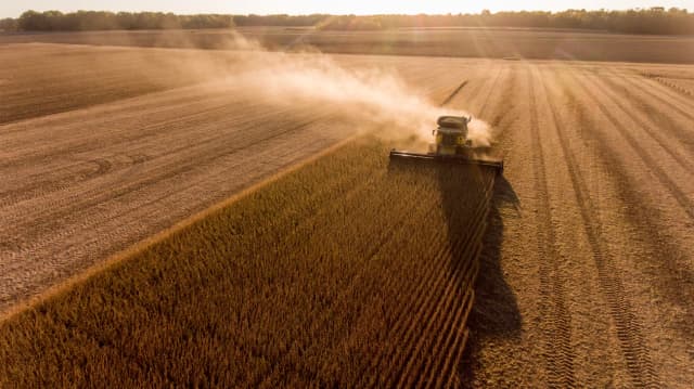 Sklep z częściami do ciągników – przygotuj swój ciągnik na żniwa